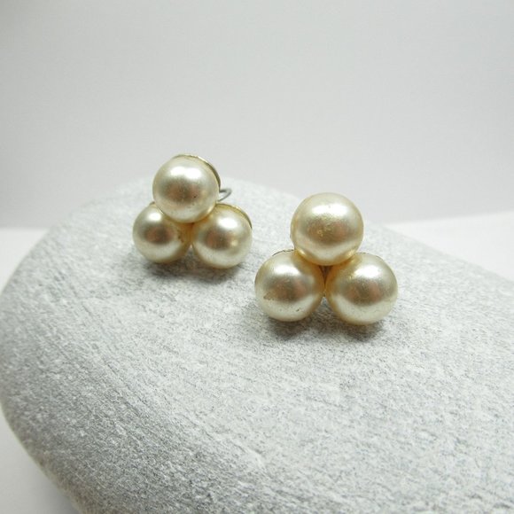 Vintage Pearl Cluster Screwback Earrings - Picture 1 of 6